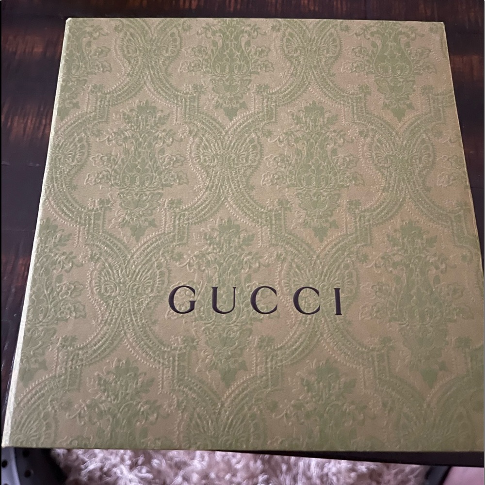 Authentic Gucci Belt. Reversible 100/40 Euro Size
